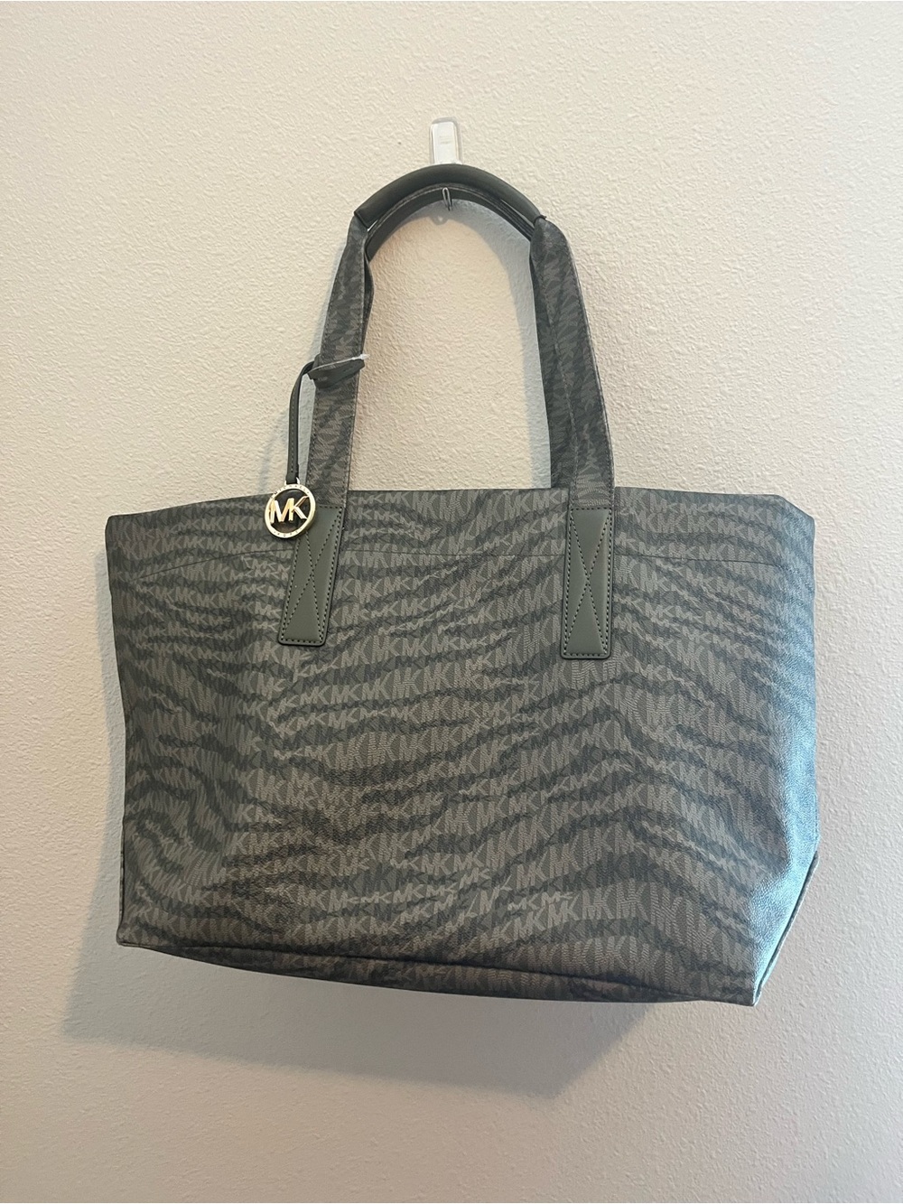 NWT The Michael Large Animal Print Logo Tote Bag - Picture 3 of 8